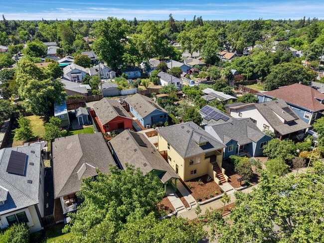 Photo - Beautifully updated 2/1 in North Oak Park! Located Close to UC Davis Med Center + MgGeorge Law Sc... House