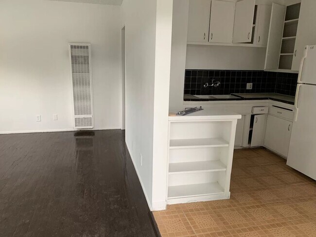 Foto del edificio - 14753 Vanowen St