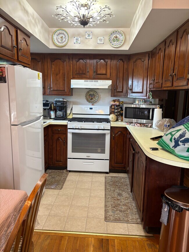 Kitchen - 26 Orchard Crest Dr