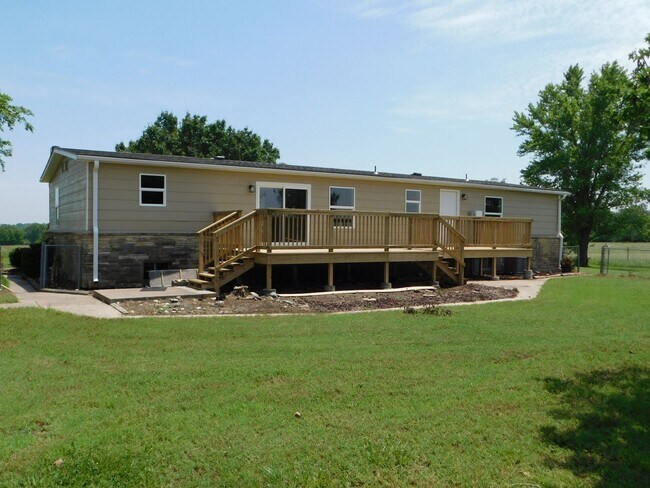 Building Photo - Beautiful countryside home outside Augusta!