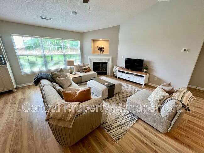 Building Photo - 952 Breezewood Ct