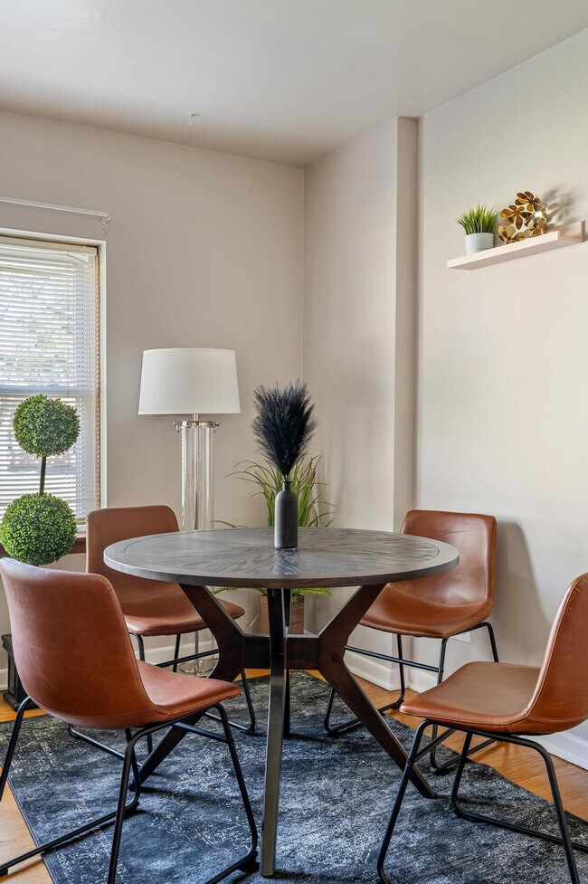 Foto del edificio - 30 W Burlington Ave