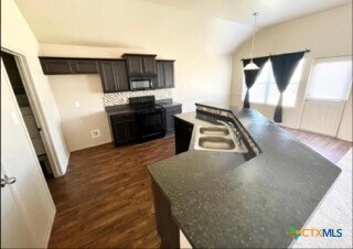 Building Photo - 1206 Roanoke Dr