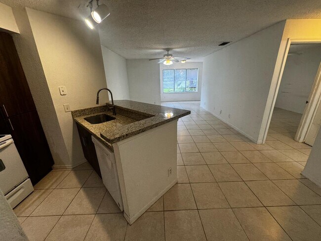 Foto del edificio - 3370 Pinewalk Dr N