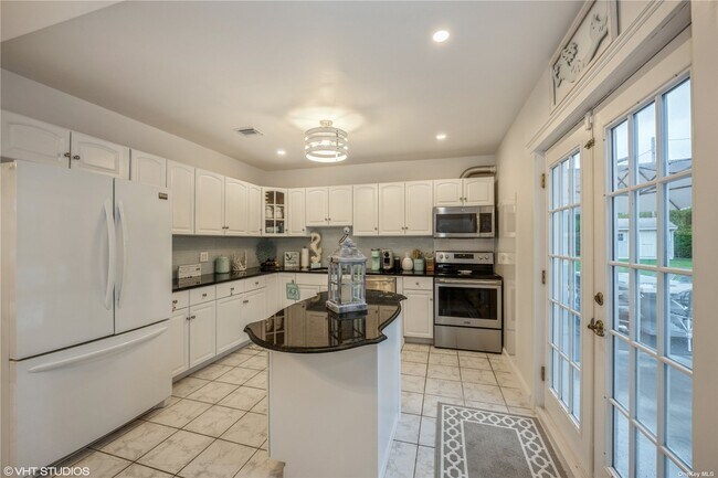 Building Photo - 2420 Plum Island Ln