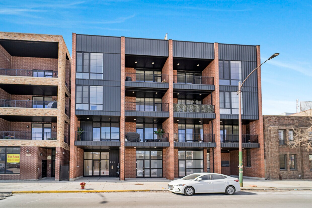 Foto principal - 522 N Western Ave