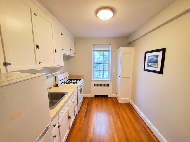 Building Photo - 16 Ware St