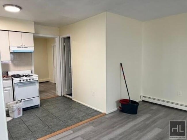 Building Photo - One Bedroom on SANDALWOOD DRIVE