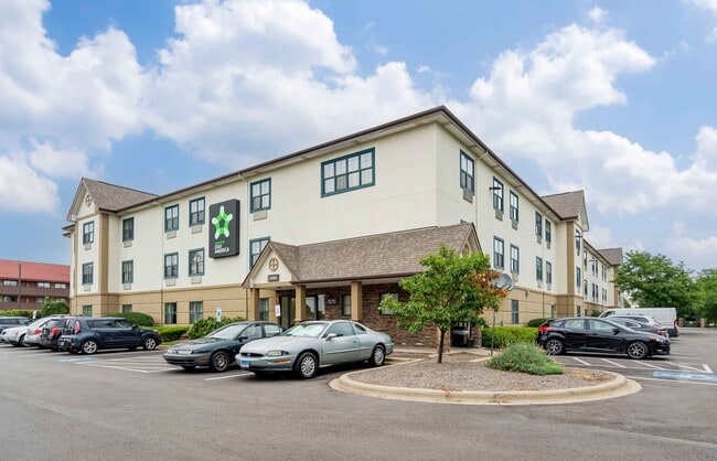 Building Photo - Furnished Studio-Chicago - Naperville - West