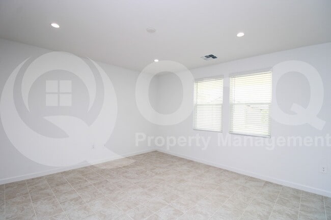 Building Photo - 2079 W Sable Ave