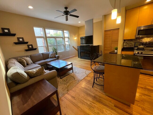 Foto del edificio - 2324 W Bloomingdale Ave