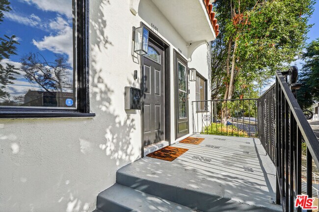 Foto del edificio - 1091 S Mansfield Ave