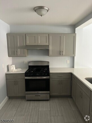 Building Photo - 122 3rd St