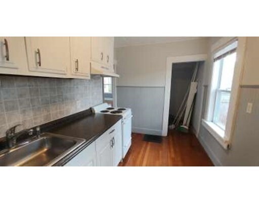 Building Photo - 24 Esty St