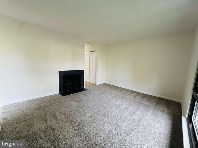 Building Photo - 16 E Daisy Ln