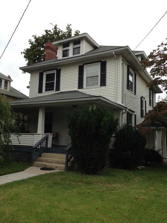 Foto del edificio - 219 E High St