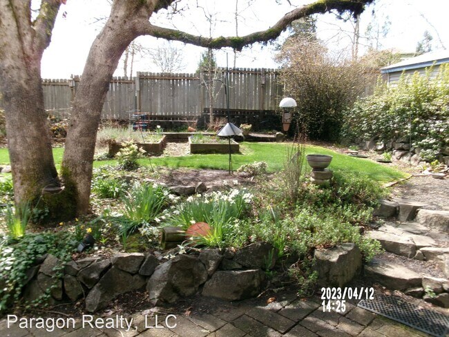 Building Photo - 3 br, 2 bath House - 300 Tasman Pl.