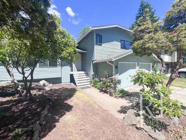 Foto del edificio - Spacious Poulsbo Home with Large Basement, Fenced Yard & Garden Space