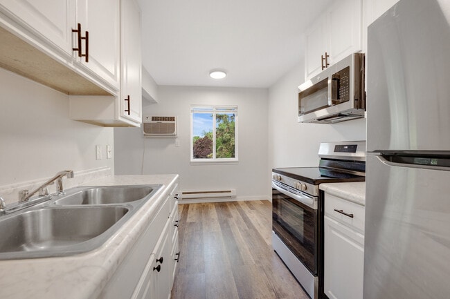 Building Photo - Fernbrook Apartments