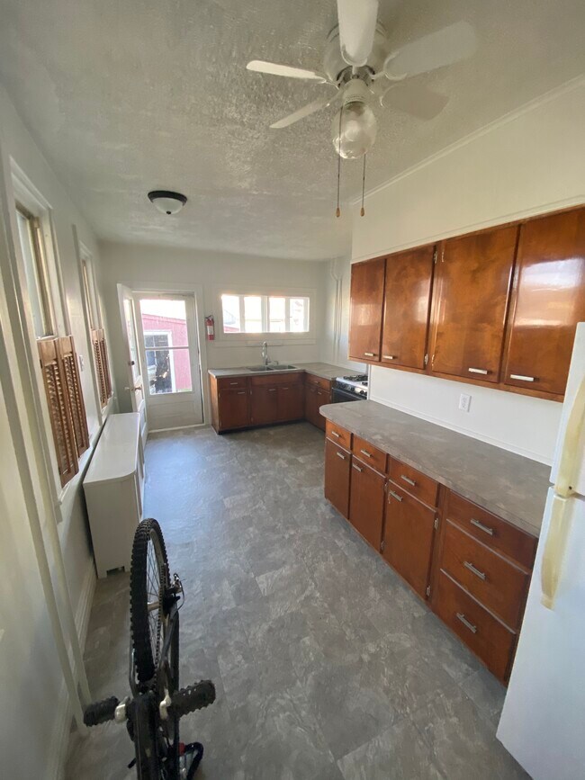 kitchen - 551 S 18th St