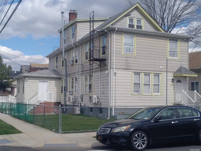 Building Photo - 164-03 119th Ave