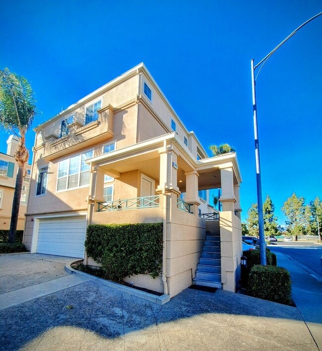 Beautiful 3bd Tri-level Home With Pool, Pl... - Beautiful 3bd Tri-level Home With Pool, Pl...