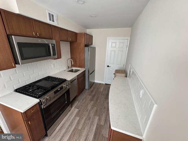 Foto del edificio - 6738 Grovers Ave