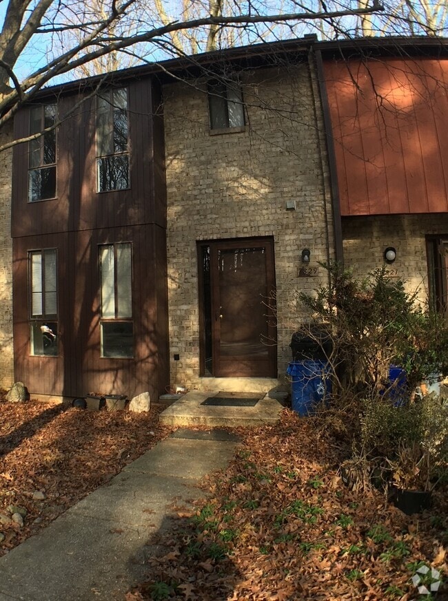 Building Photo - 7829 Briardale Terrace