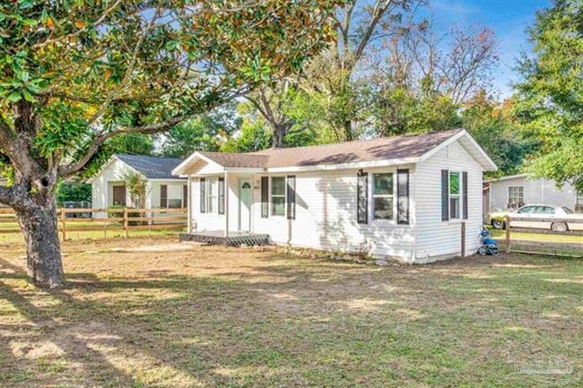 Building Photo - Adorable 2/1 home close to downtown Pensacola
