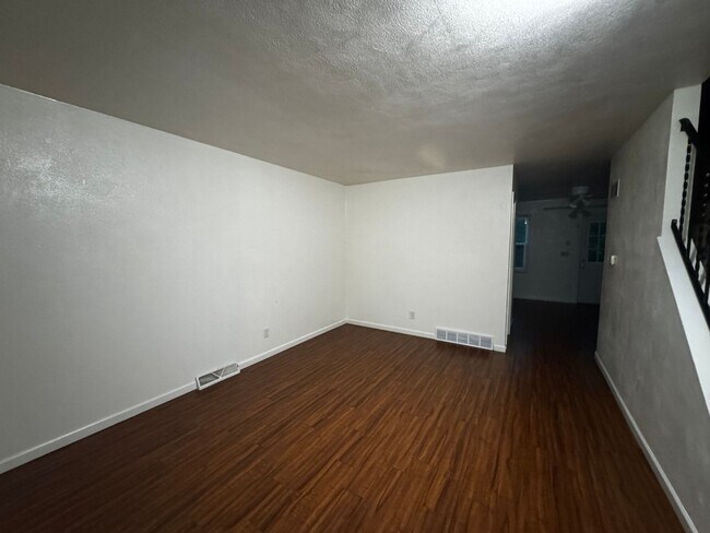 Foto del edificio - 725 W 61st St