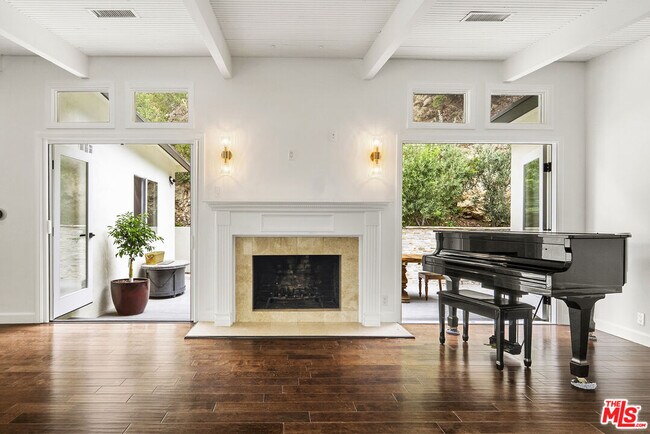 Building Photo - 9541 Cedarbrook Dr