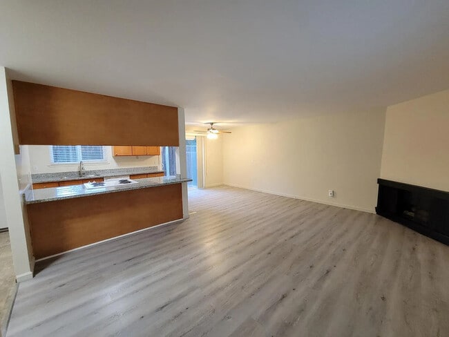 Building Photo - 10301 Alpine Dr