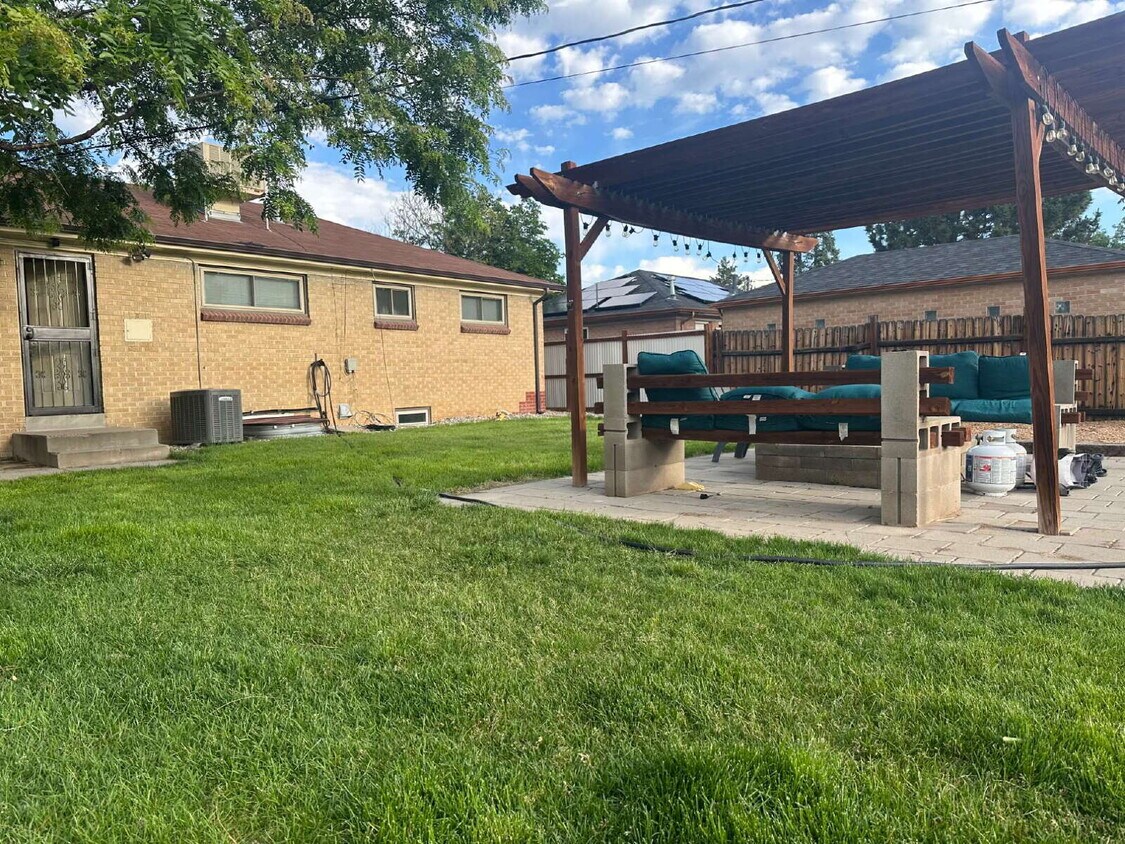 Building Photo - Beautifully Updated 5-Bedroom Home near St...