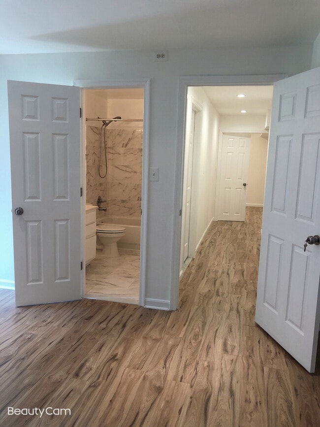 Foto del edificio - 5706 Regal Crest Ct