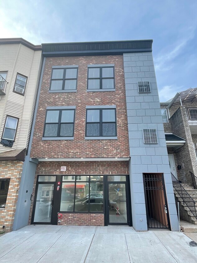 Foto principal - 439 Avenue C