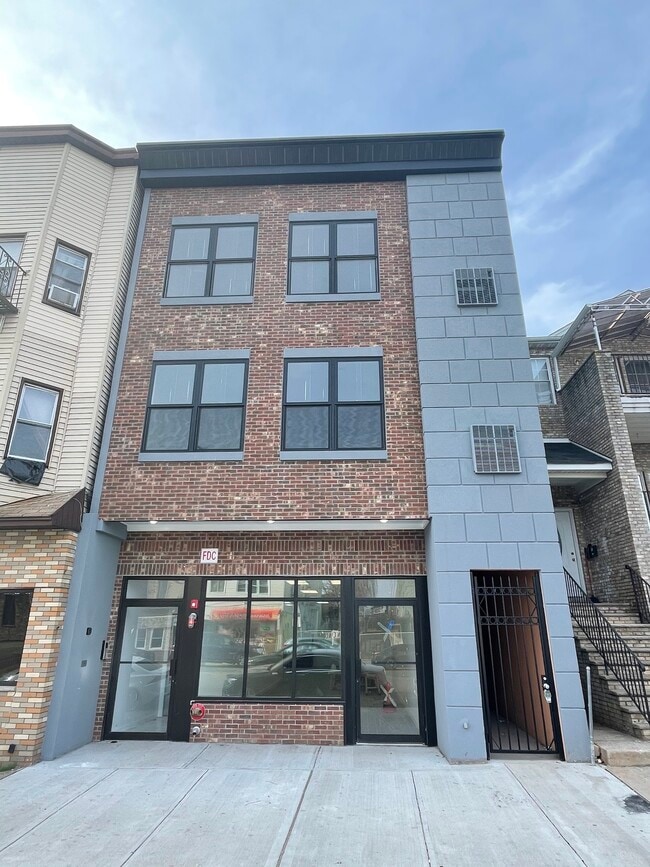 Building Photo - 439 Avenue C