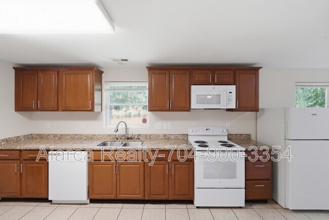 Building Photo - 1542 Monument Ave