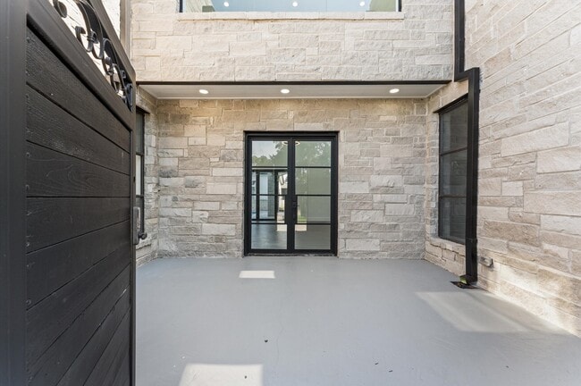 Foto del edificio - 10070 Cedardale Dr