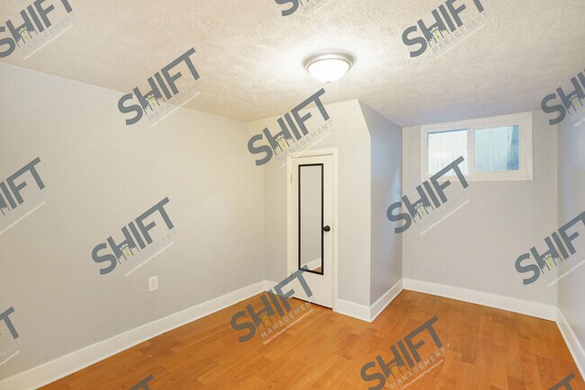 Building Photo - 125 S. Church St SE Caledonia, MI 49316- D...