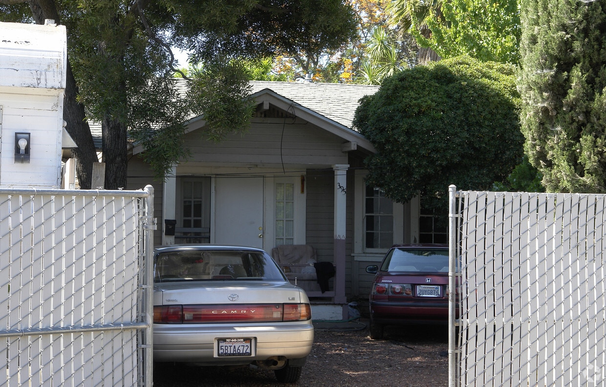 Building Photo - 395 Hanlon Way