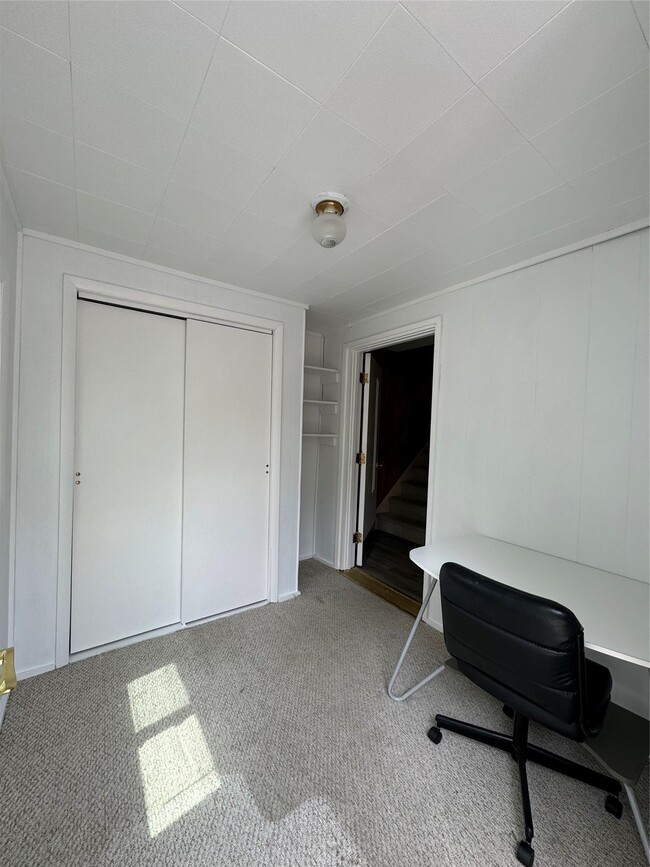 Building Photo - 39 Elizabeth Way