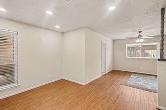 Building Photo - 21902 Meadowhill Dr