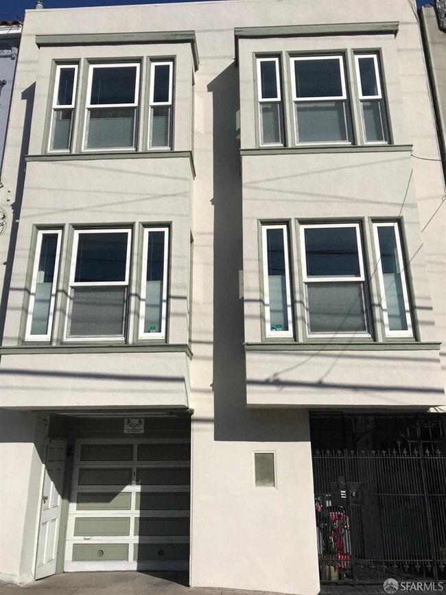 Building Photo - 1824 Anza St