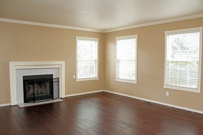Building Photo - 4410 SW Appletree Pl