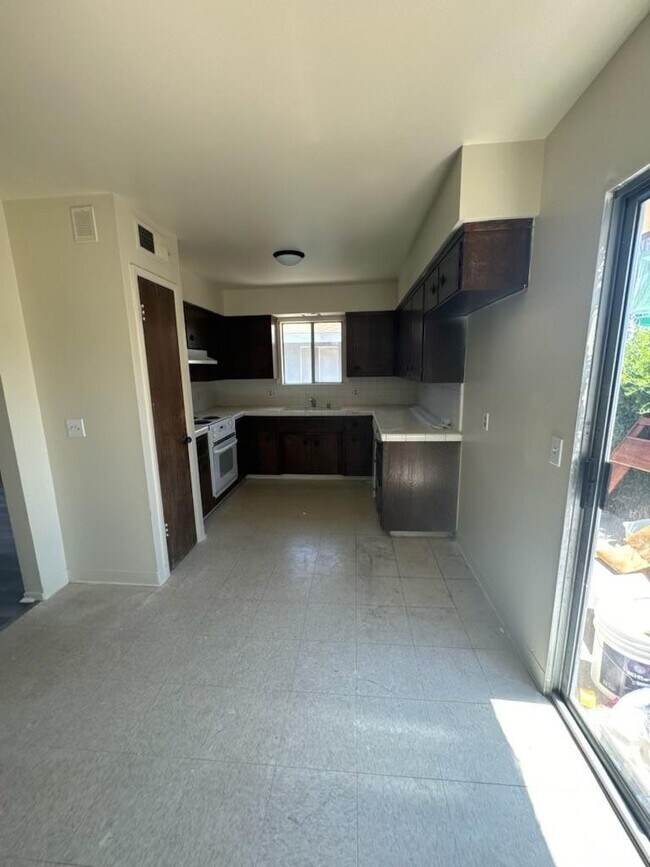Foto del edificio - 1137 W Cornell Ave