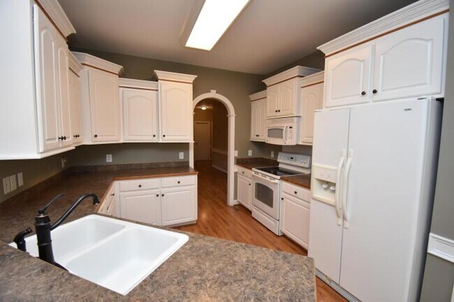 Foto del edificio - 3 bedroom in Pikeville NC 27863