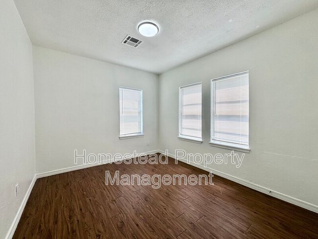 Building Photo - 3501 NW 26th St
