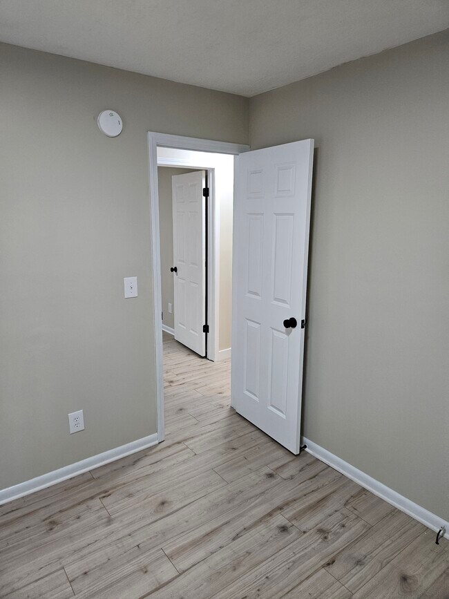 Foto del edificio - 678 Young St