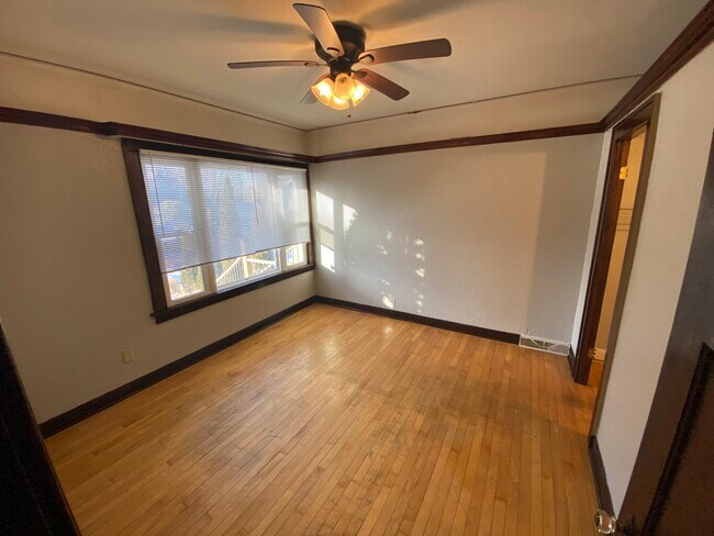 Foto del edificio - Stunning 4br 2ba in the Heart of Bayview !