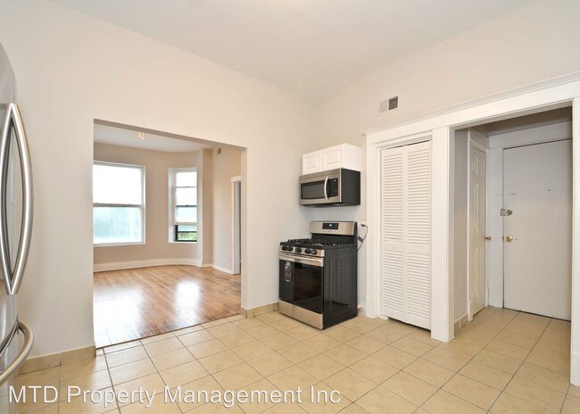 Foto del edificio - 3129 W Augusta Blvd